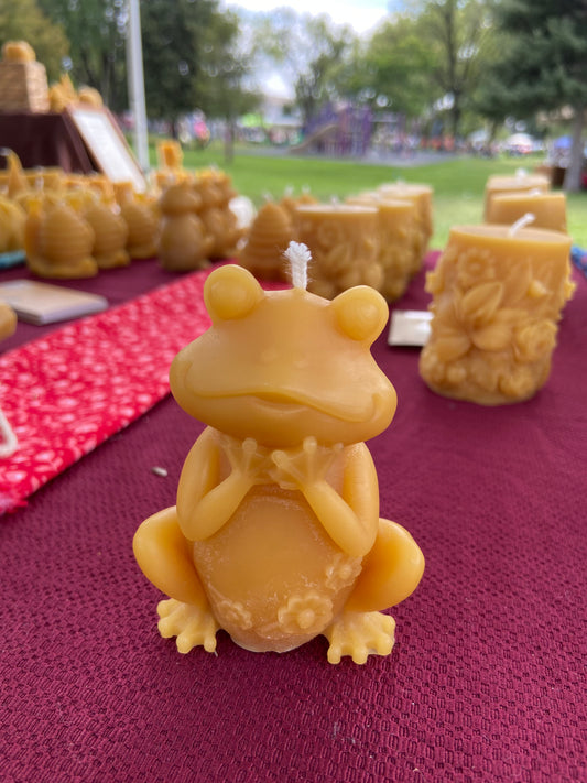 100% Beeswax Frog Candle (15 hr burn time)