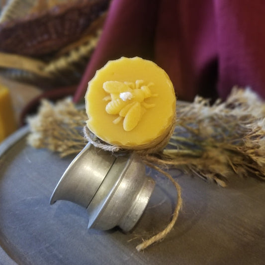 100% Beeswax Rolled Honeycomb W/ Bee On Top (20 hr burn time)