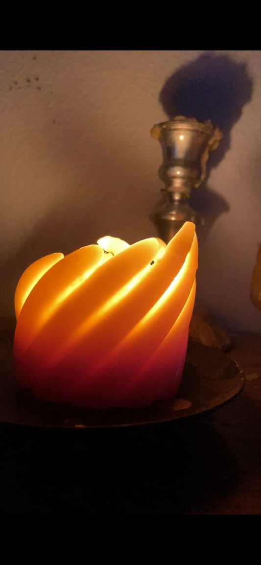 100% Beeswax Spiral Pillar (42 hr burn time)