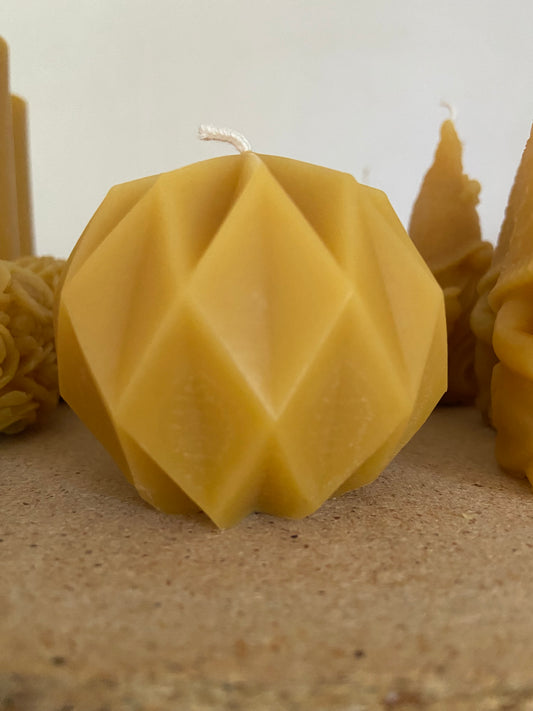 100% Beeswax Geometric Diamond (15hr burn time)