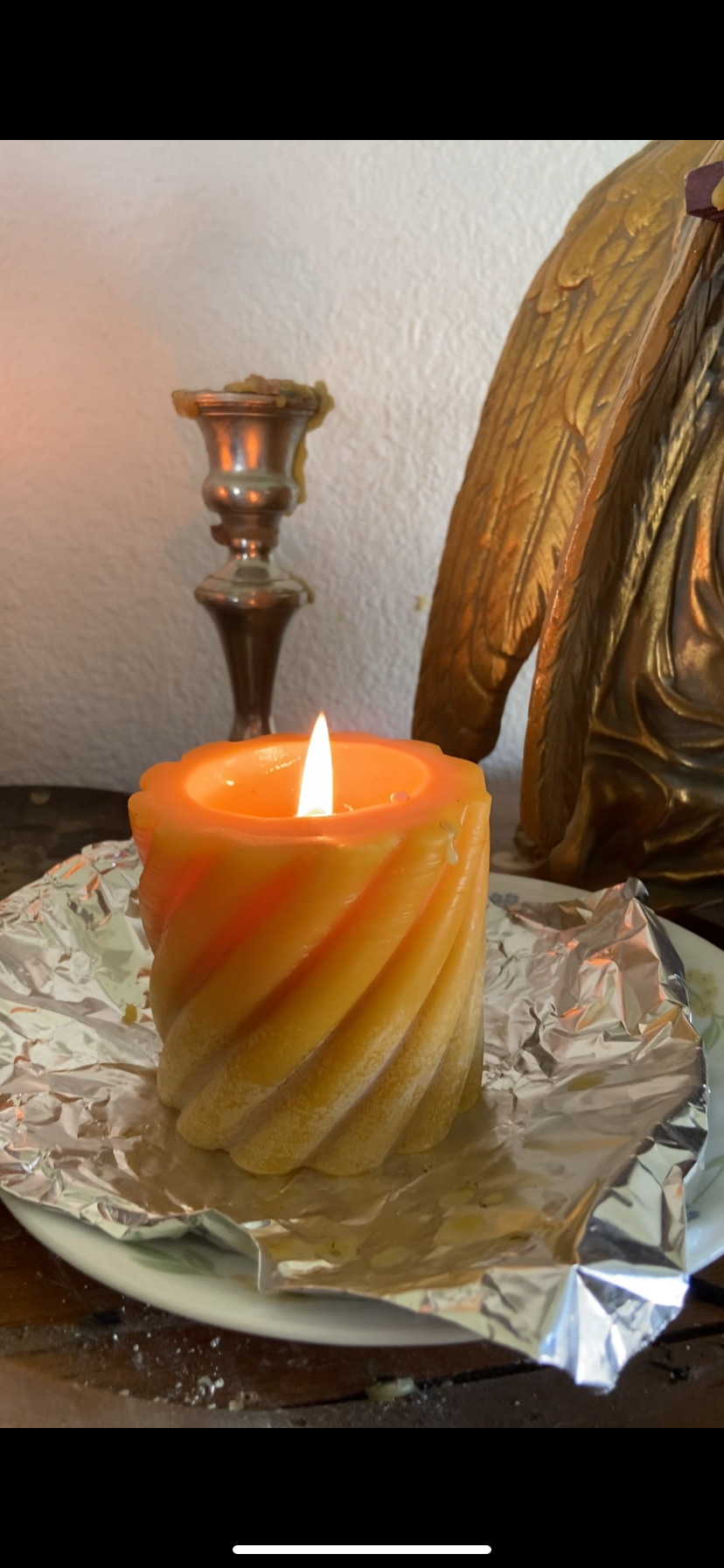 100% Beeswax Spiral Pillar (42 hr burn time)