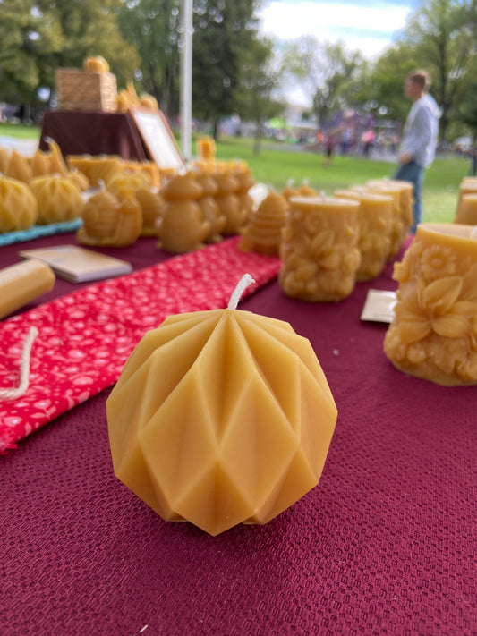 100% Beeswax Geometric Diamond (15 hr burn time)